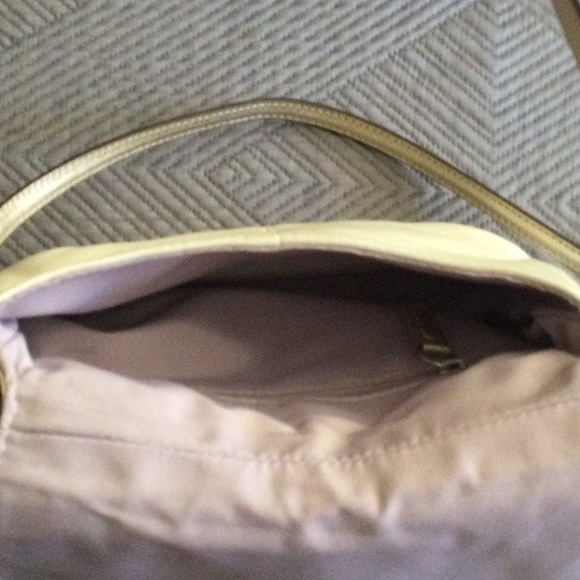 Coach cream leather crossbody bag with silver tone hardware and gold accents - Picture 7 of 7